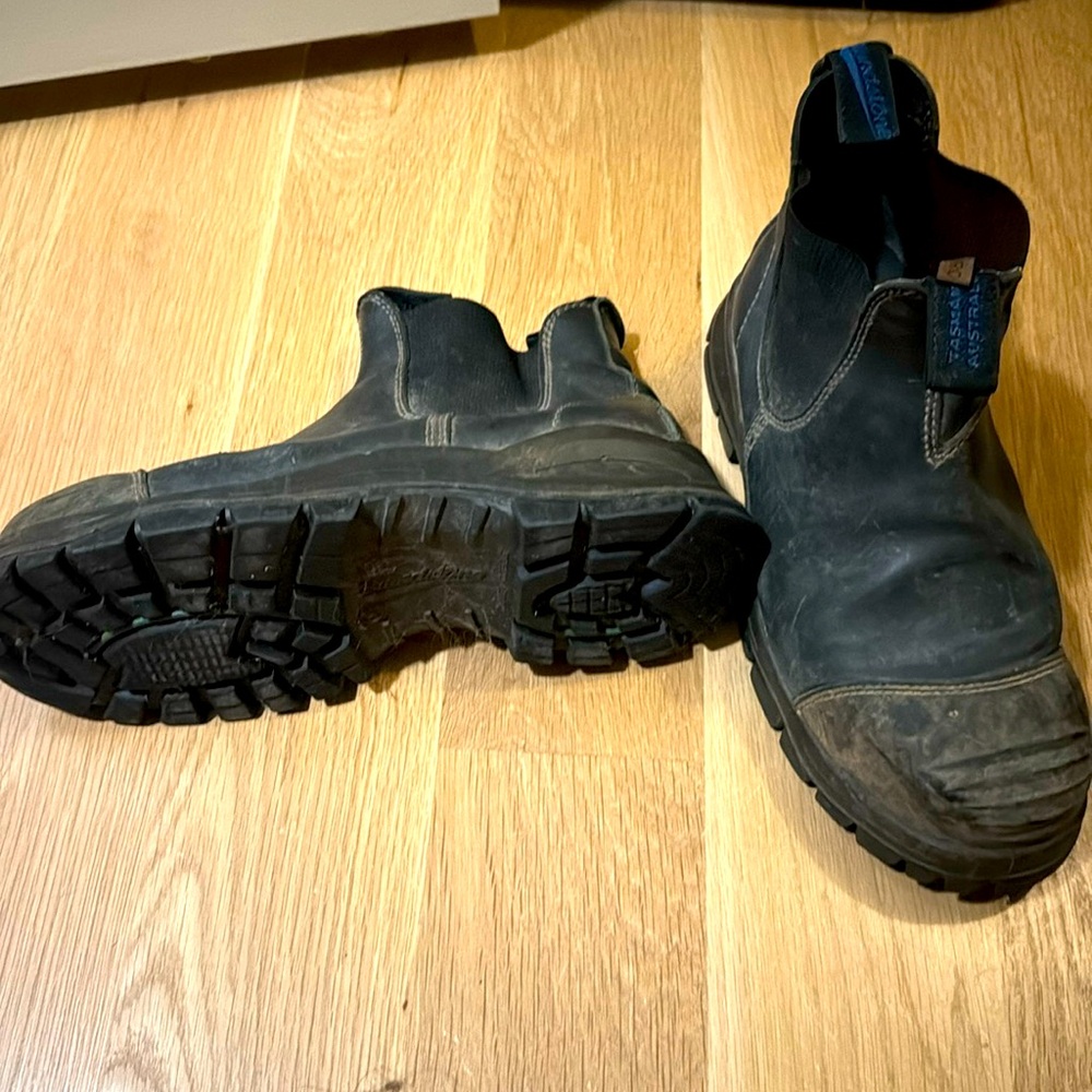 Blundstone boot 9 1/2 US steel toe